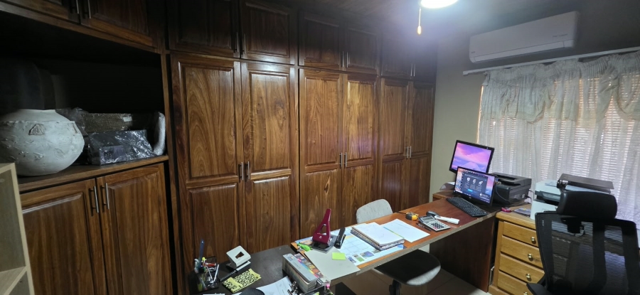 To Let 4 Bedroom Property for Rent in Grimbeeck Park North West